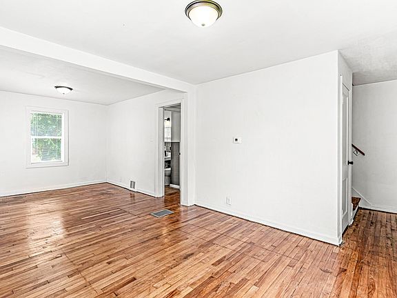 3rd image of 446 S Sheridan St