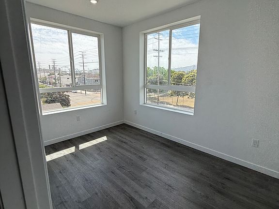 3rd image of 516 N Fries Ave