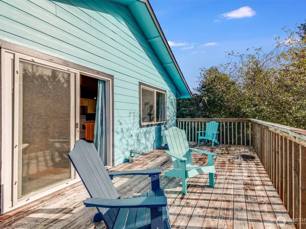 165 Spruce Loop SW, Ocean Shores, WA 98569