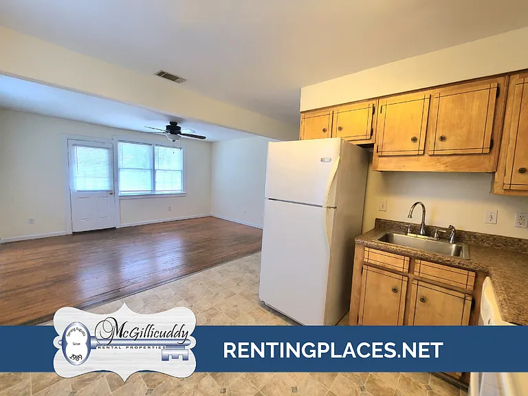 1210 Holden Dr — Photo 2