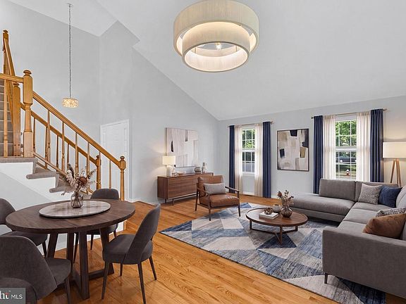 3rd image of 6458 Woodmere Pl