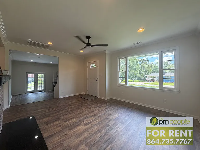 111 Westwood Dr — Photo 2