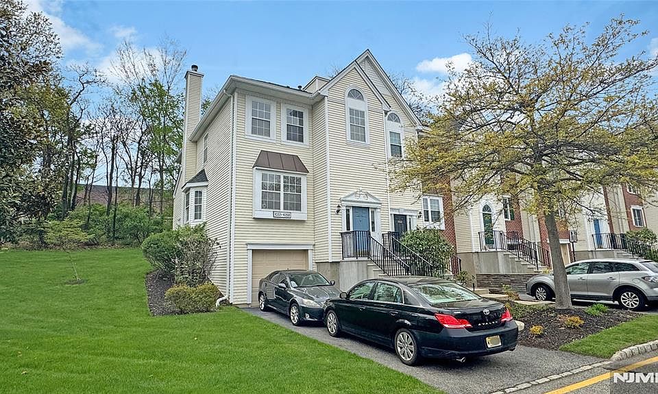 1st image of 1051 Ash Dr