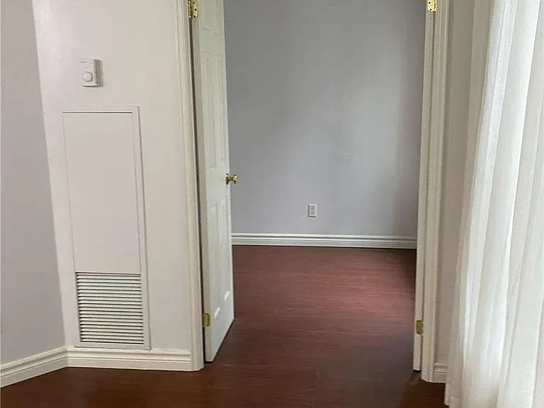 55 Bloor St E #709 — Photo 9