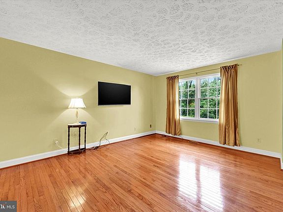 5th image of 2917 Andrea Ave