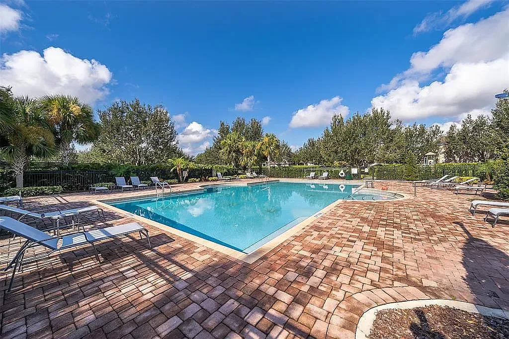4 bed, 2298 sqft, $3,200 — Photo 4