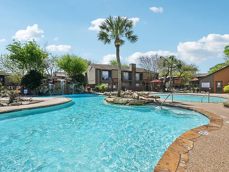 45-web-or-mls-Briar Forest Dr-1303-912