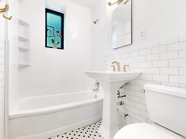 14 Bogardus Place image 8 of 17