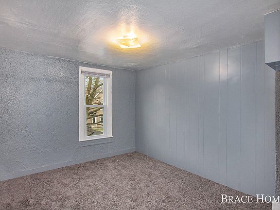 4th image of 1323 Hamilton Ave NW