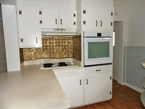 4th image of 136 Gilmore St