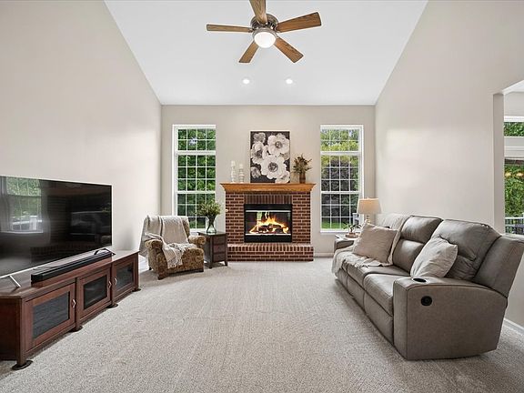 5th image of 1390 Alexandra Blvd