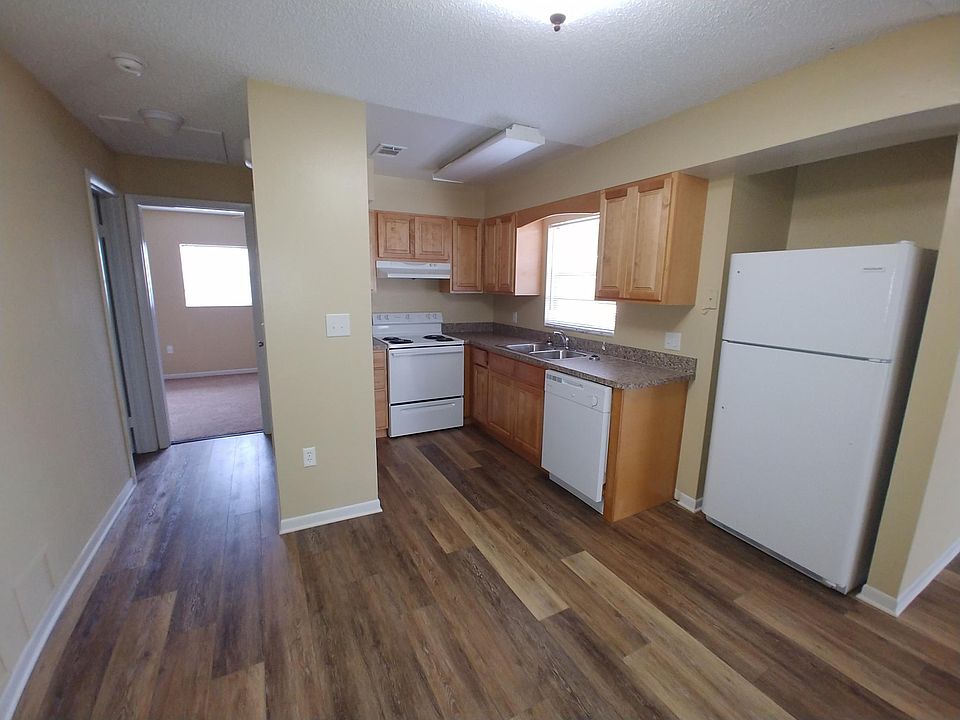 1st image of 1649 Stewart Pl