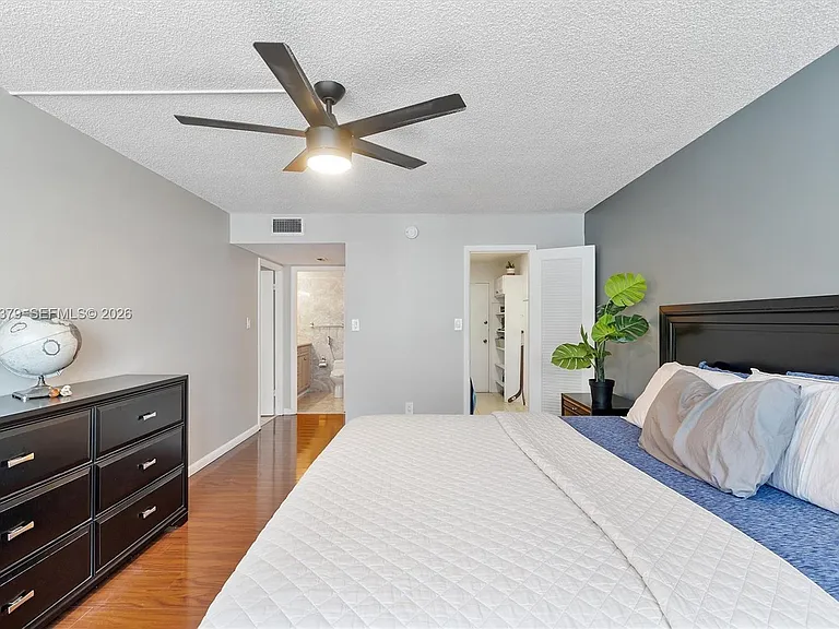18031 Biscayne Blvd #1401 — Photo 27