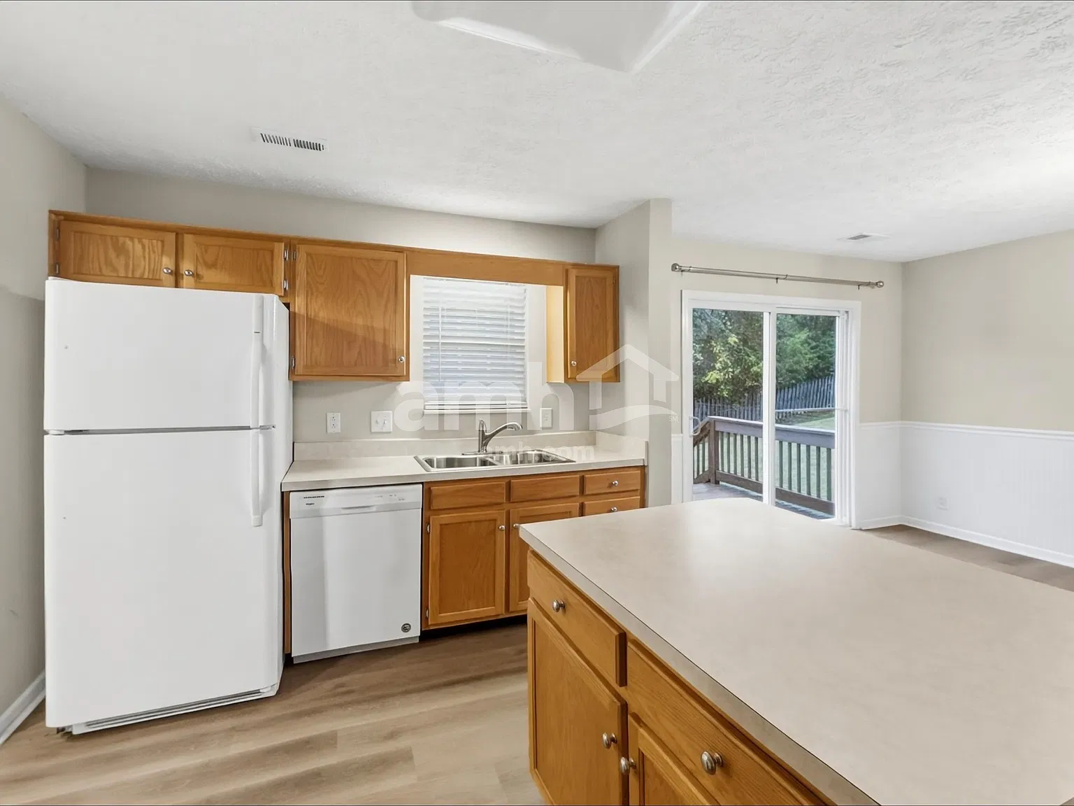 3 bed, 2.5 bath, 1550 sqft, $2,225 — Photo 3