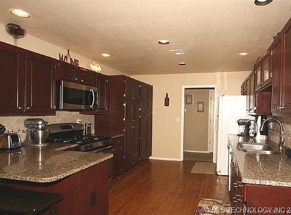 5th image of 25 Fox Run Cir