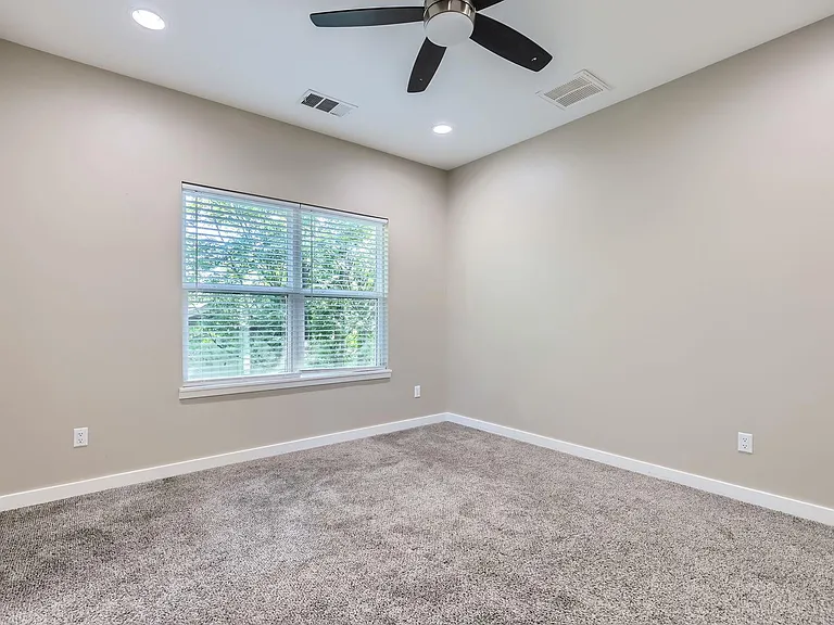 11007 Elm St — Photo 15