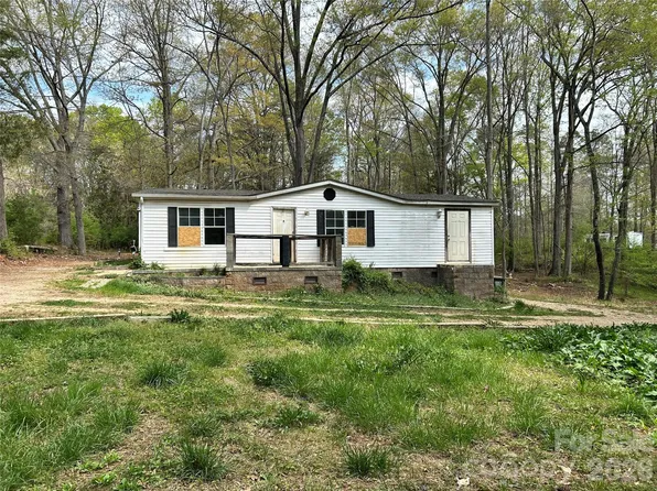 2137 Plumcrest Ct, Clover, SC 29710