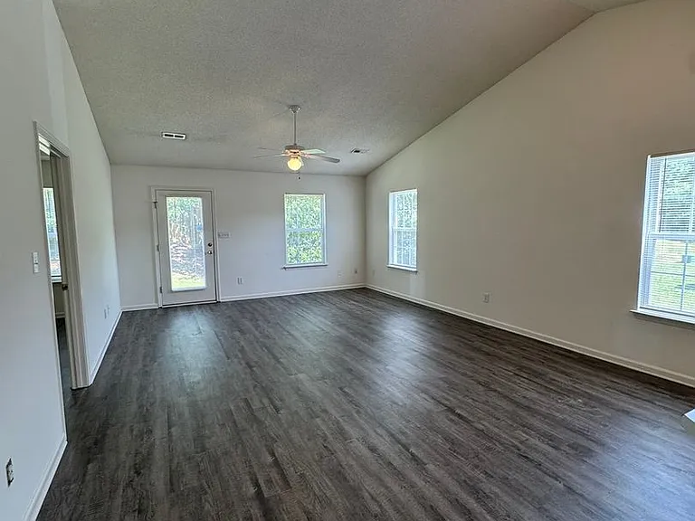 132 Springwood Ln — Photo 5