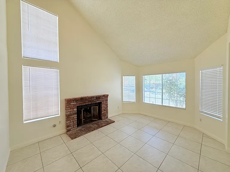 1712 E Avenue R12 — Photo 4