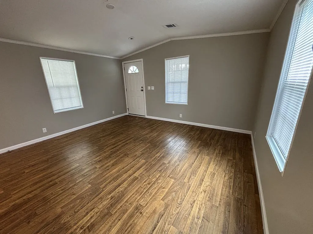 2 bed, 2.0 bath, 896 sqft, $1,299 — Photo 2