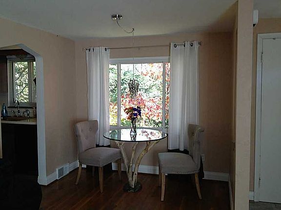 4th image of 806 Margaretta St