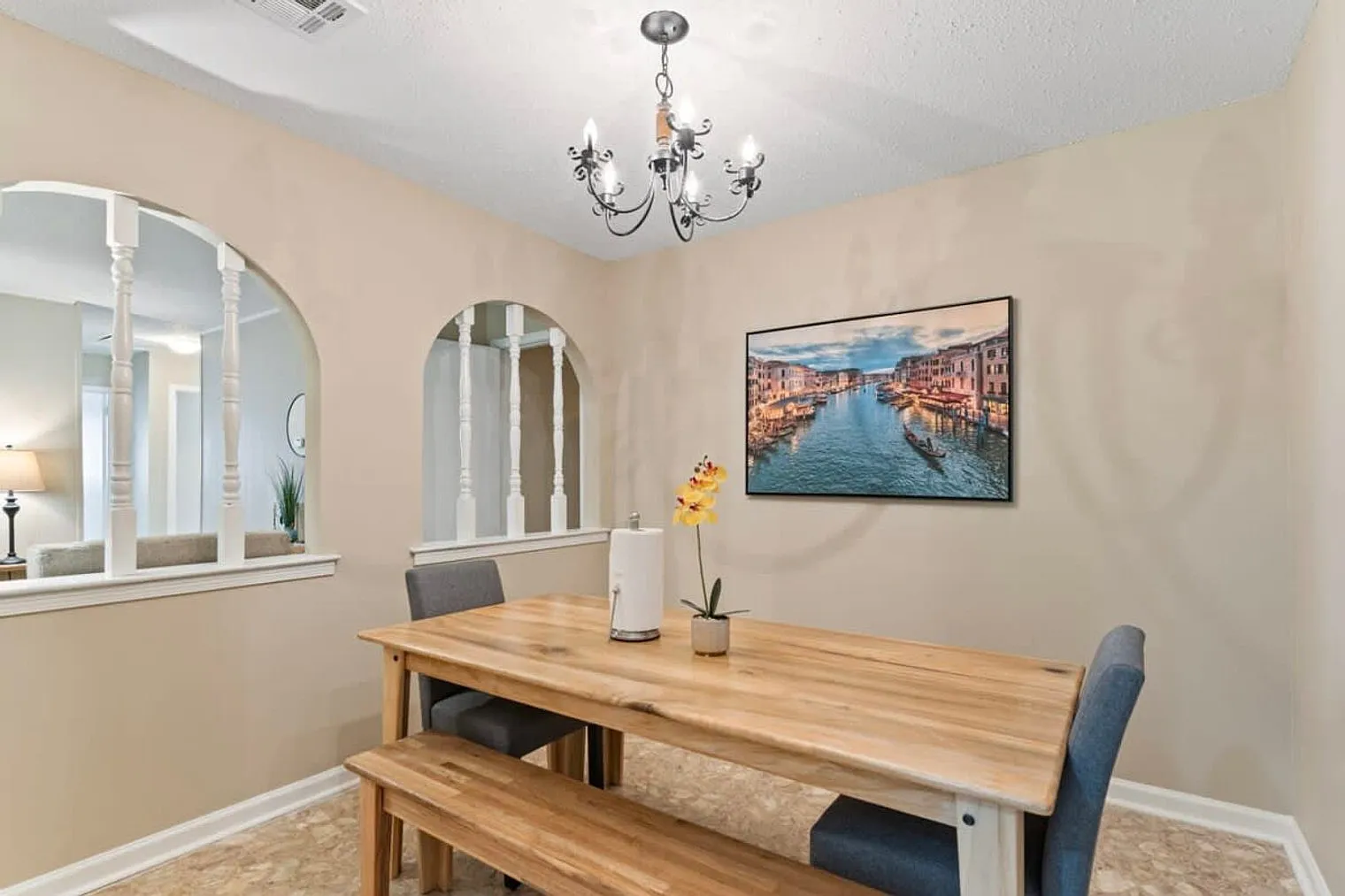 4 bed, 2.0 bath, 1496 sqft, $2,803 — Photo 2