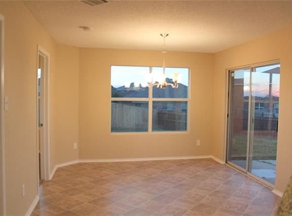 4th image of 909 Dove Meadows Dr