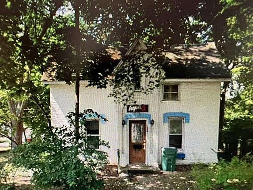 1st image of 122 S 4th St