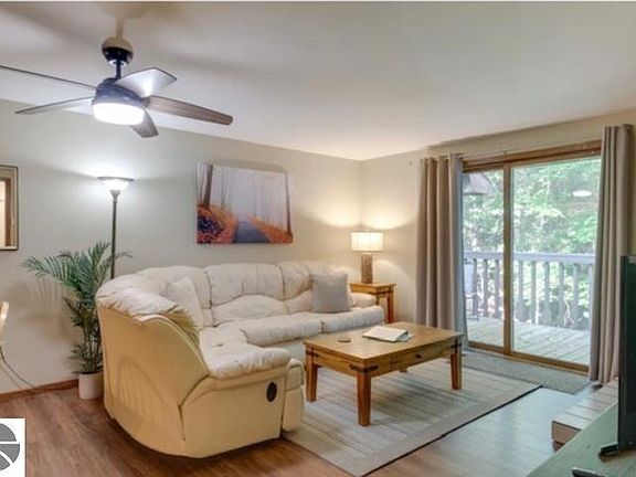 5th image of 6885 Pinebrook Dr