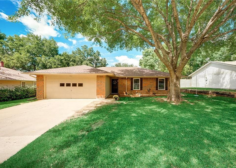 1st image of 906 Casa Linda Dr