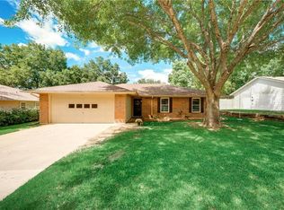906 Casa Linda Dr, Ennis, TX 75119