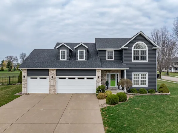 5911 Woodland Ave, Davenport, IA 52807