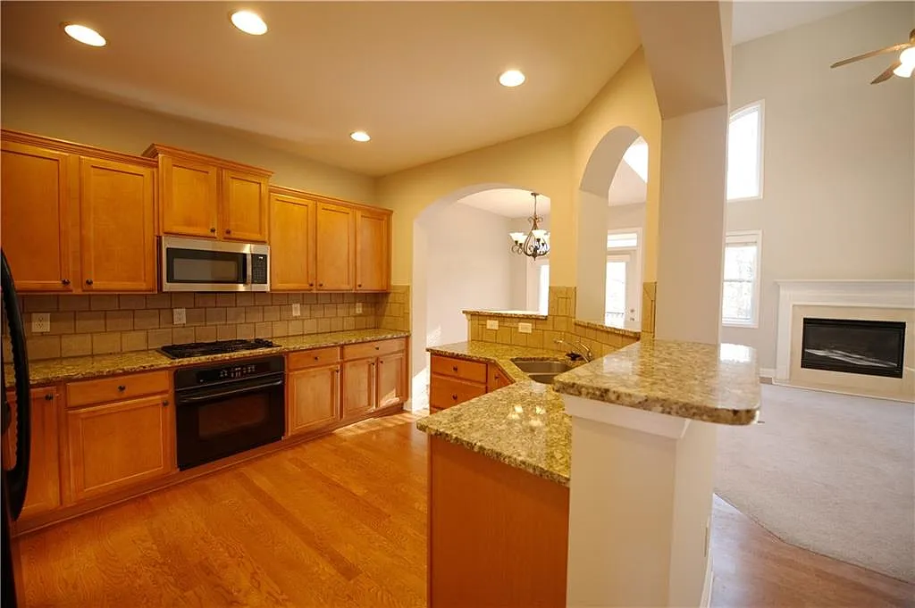 4 bed, 3.5 bath, 3041 sqft, $3,195 — Photo 3