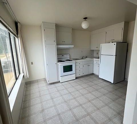3rd image of 1255 Taraval St