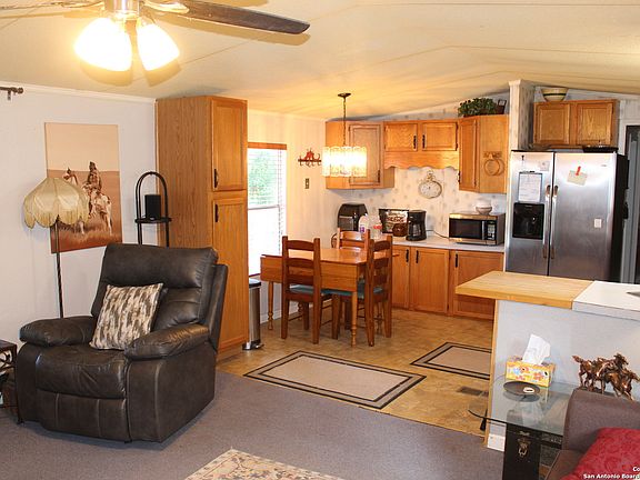 4th image of 385 Buckingham Dr