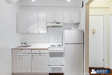 Rented by Barkoff Residential 