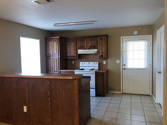 4th image of 1106 E Oak Ave