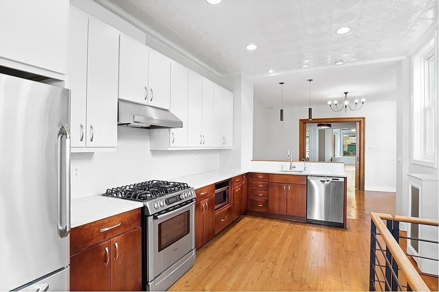1st image of 203A Windsor Pl #1