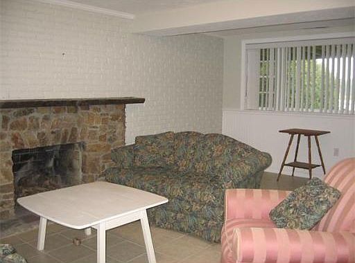5th image of 232 Edgewater Dr E