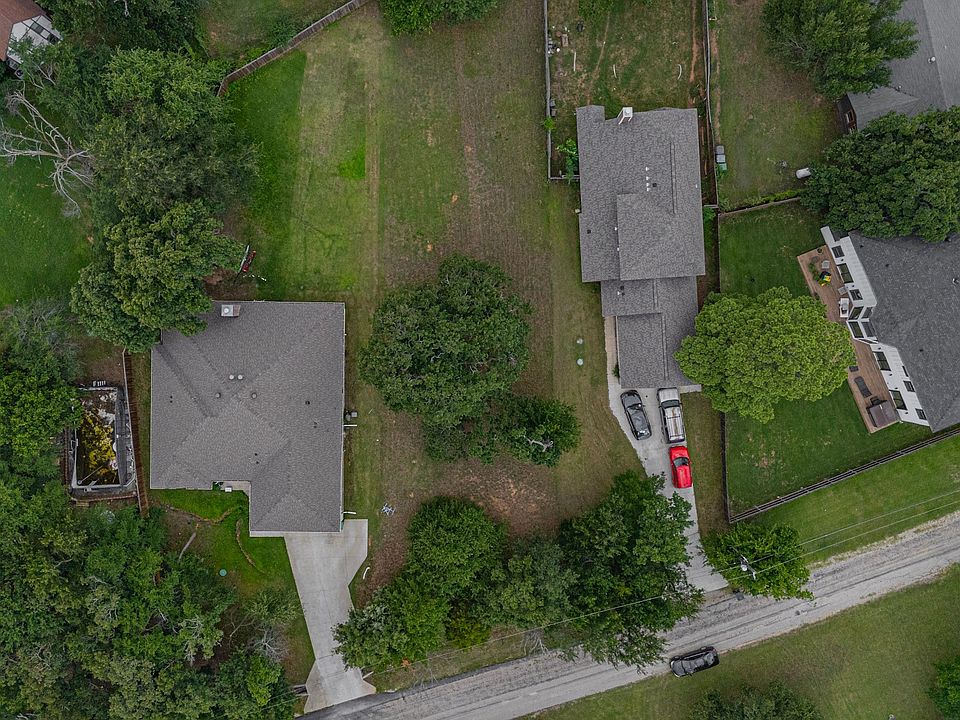 1st image of 563 Valley Dr