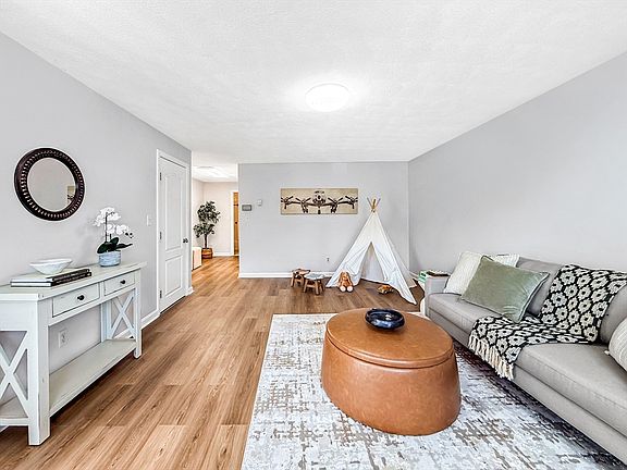 3rd image of 31 Dunn Rd