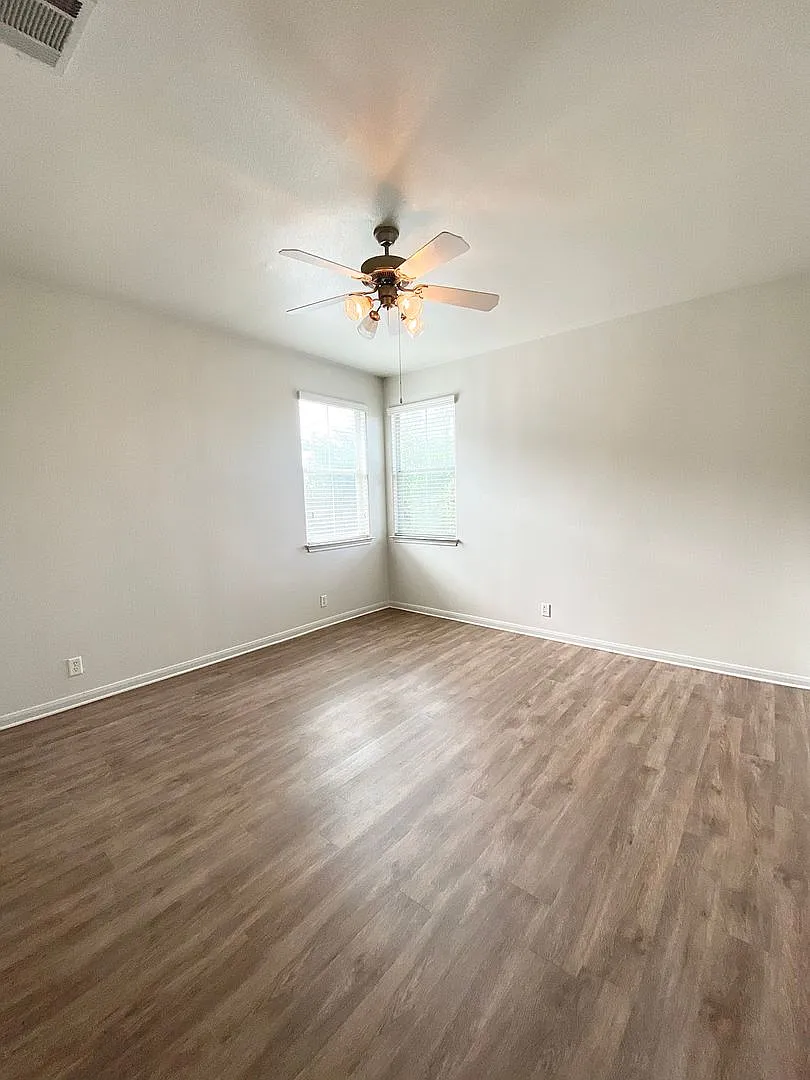 Austin Duplex Available for lease — Photo 3