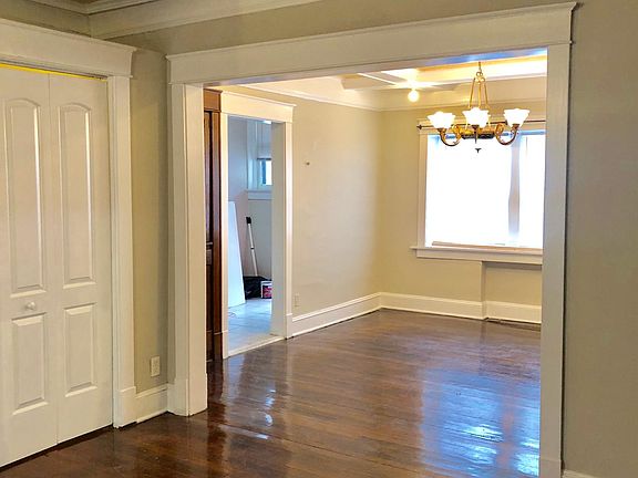 4th image of 914 E 41st St APT 1E