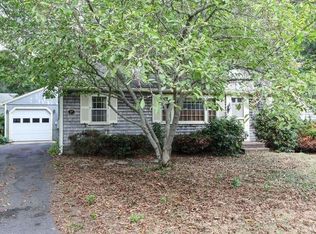 17 Farm Hill Rd, West Hyannisport, MA 02672