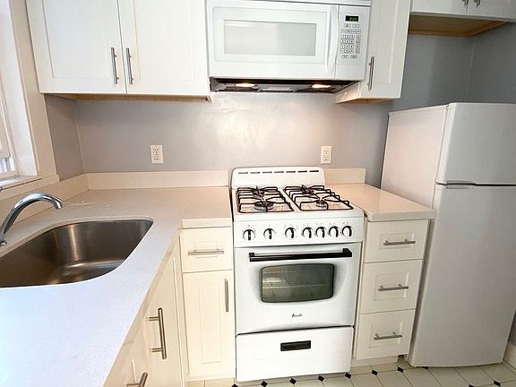 3rd image of 711 Leavenworth St APT 22