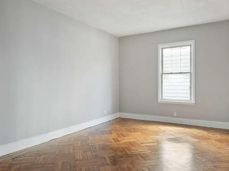 380 Leslie St #2 — Photo 3