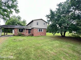 205 E Pinewood St, Roseboro, NC 28382