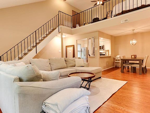 4th image of 222 Boothby Ct