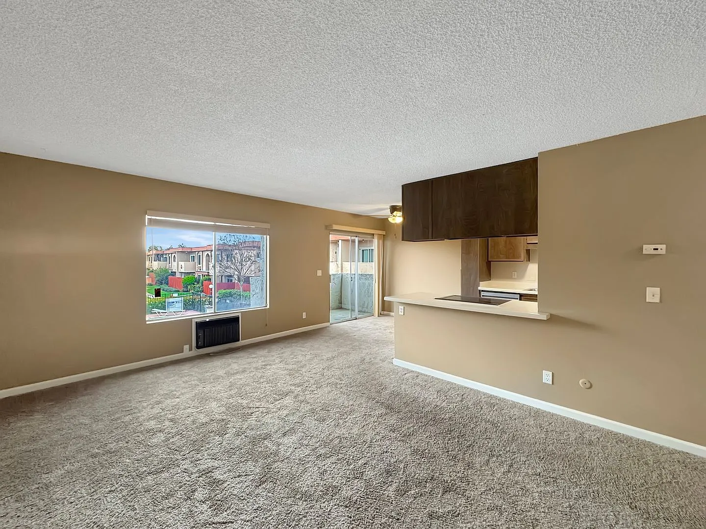 Sd: 2bd/1ba Condo In Mira Mesa W/ Balcony, Reserved Parking & Community Pool! — Photo 2