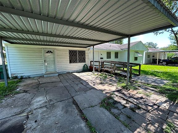 3rd image of 3311 Albemarle Dr